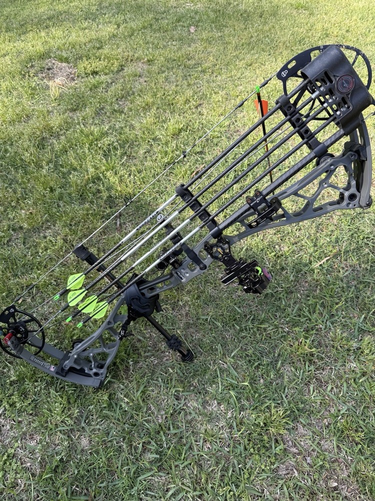 Bowtech SS34 Compound Bow Gray/Black Right Hand w/ Accessories & Rangefinder