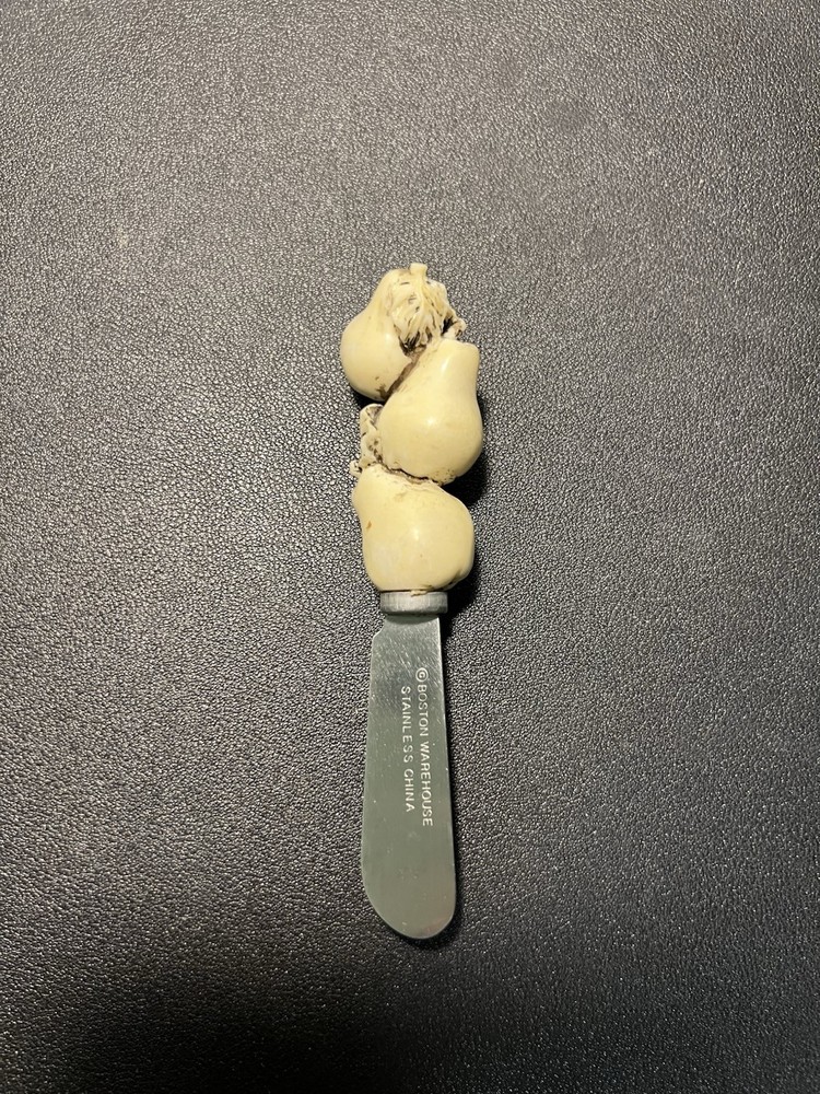 Boston Warehouse 1990s Pear Cluster Resin Handle Spreader, 5”
