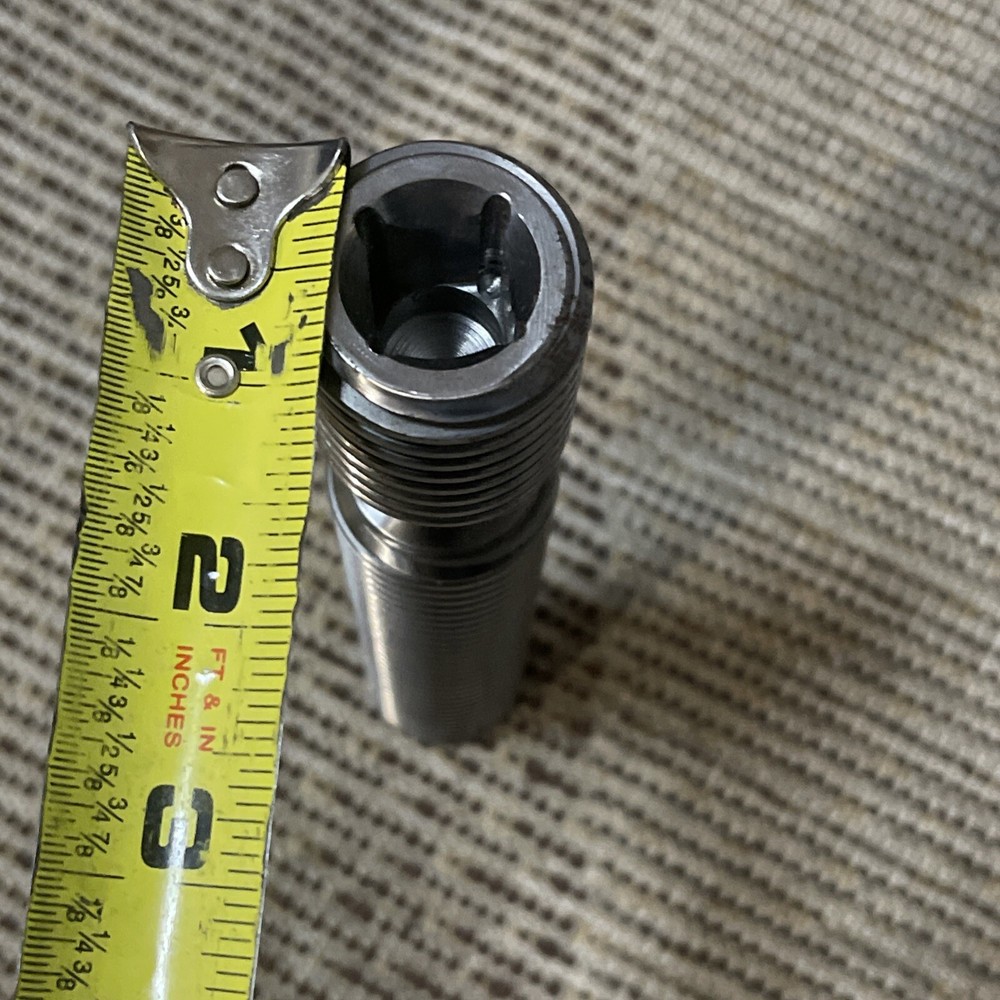 Operating screws and thrust bearings for independent chucks