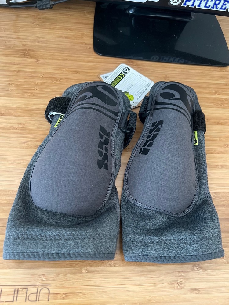 iXS Carve Evo+ Elbow Pads: Gray MD