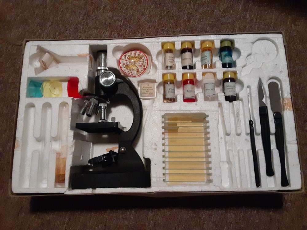 STELLAR PRECISION MADE MICROSCOPE SET 750 POWER