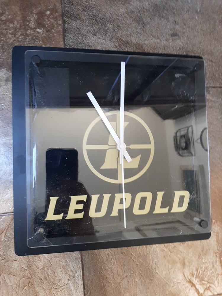 Leopold Store Clock