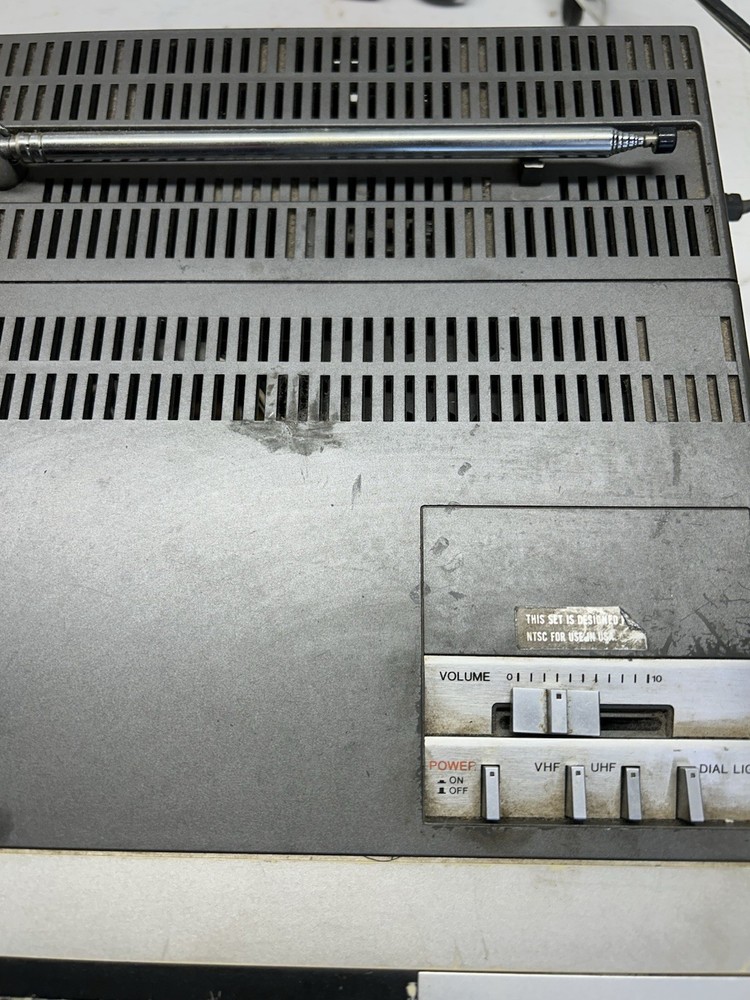 JVC MODEL CX-610US PORTABLE TV