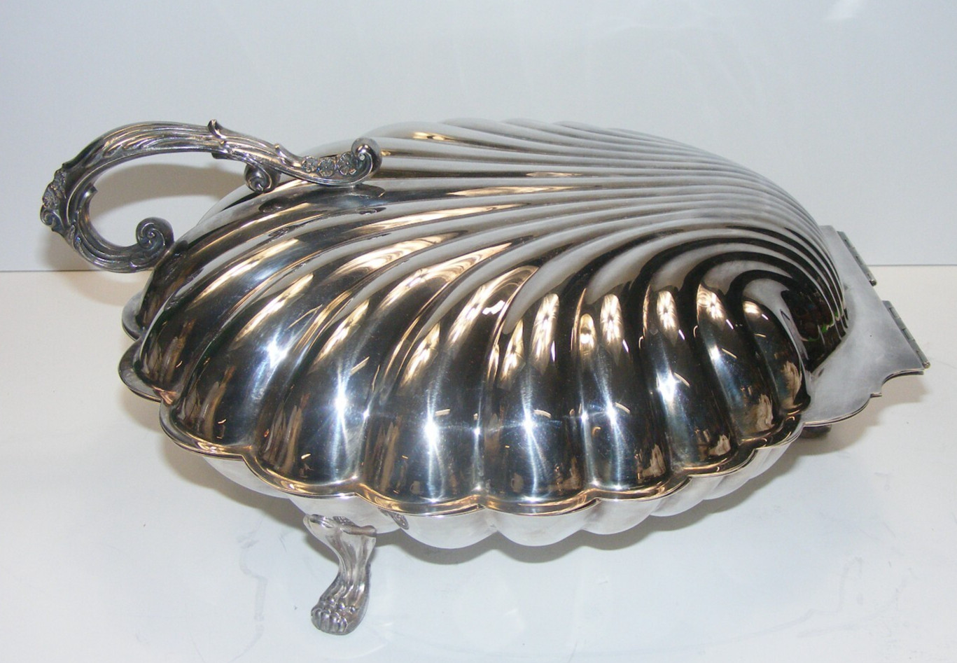 Vintage Silverplate Covered Double Dish Hinged Scalloped Clam Shell 4-south
