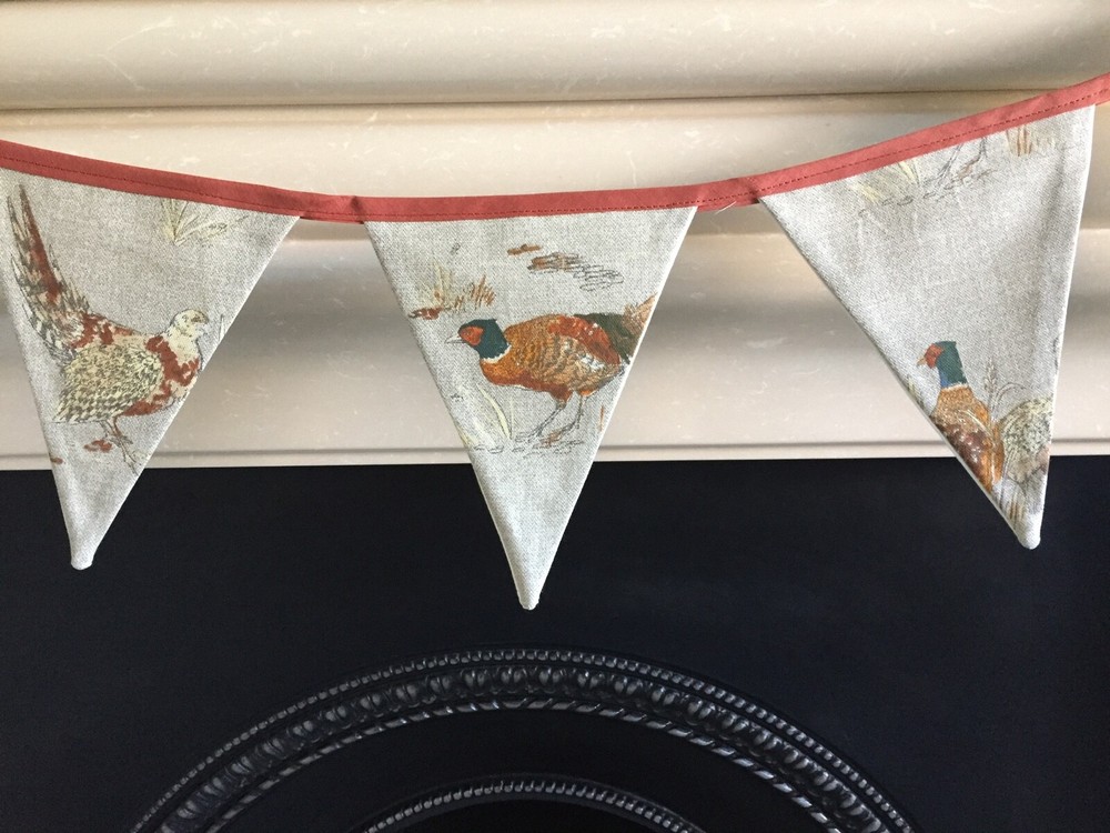FRYETT'S PHEASANT BUNTING FABRIC FULLY LINED 15CM X 17CM 8 FLAGS A ROW 200CM .