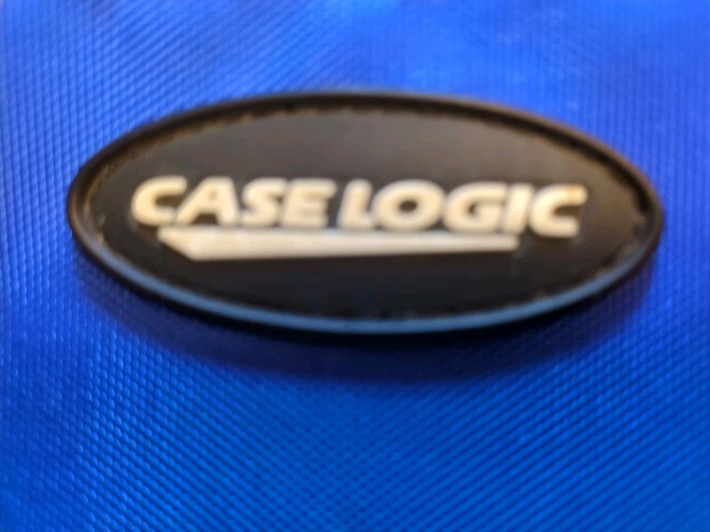 Case Logic CD Player Blue & Gray Carrying Case W/3-Pockets & Adjustable strap