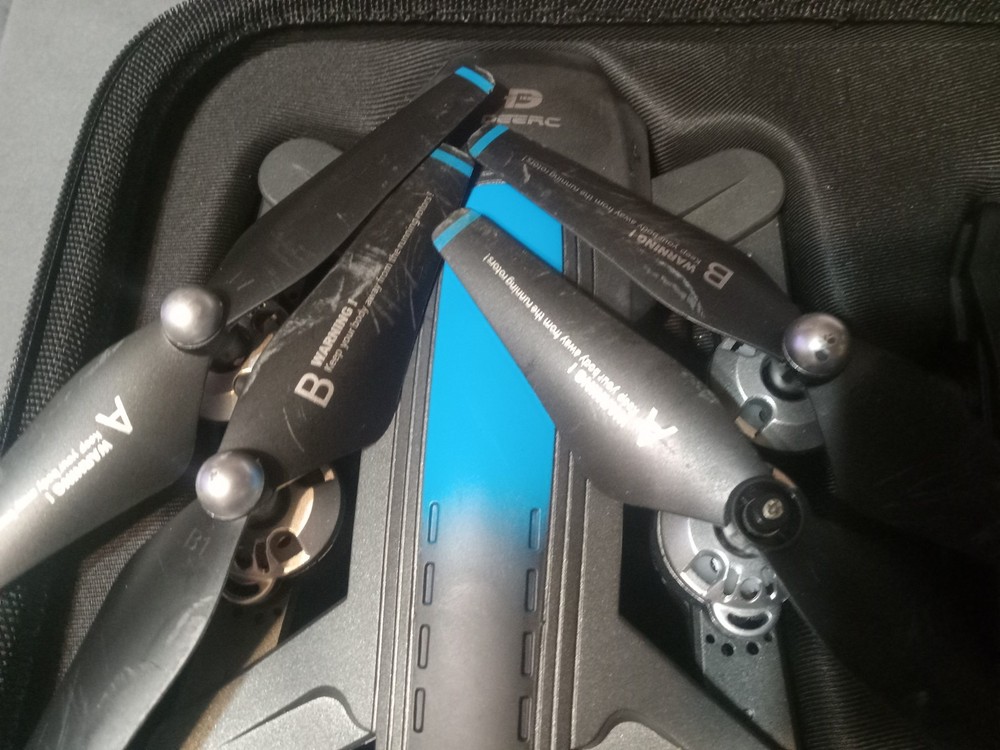 DEERC D10 Foldable Drone 1080p FPV Camera