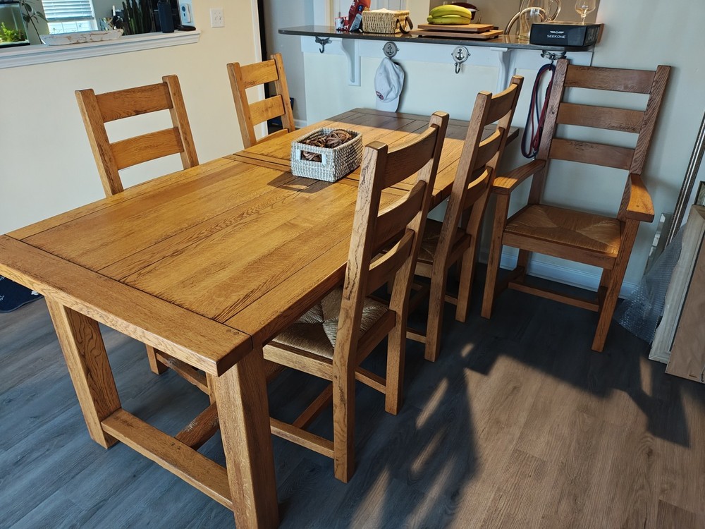 Solid Oak Dining Room Table With 2 Leafs And 6 Chairs