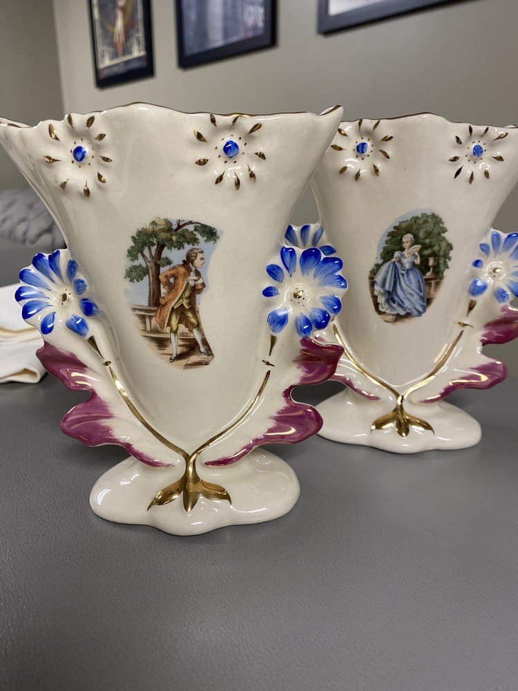 Unosa Set If 2 Antique Vases