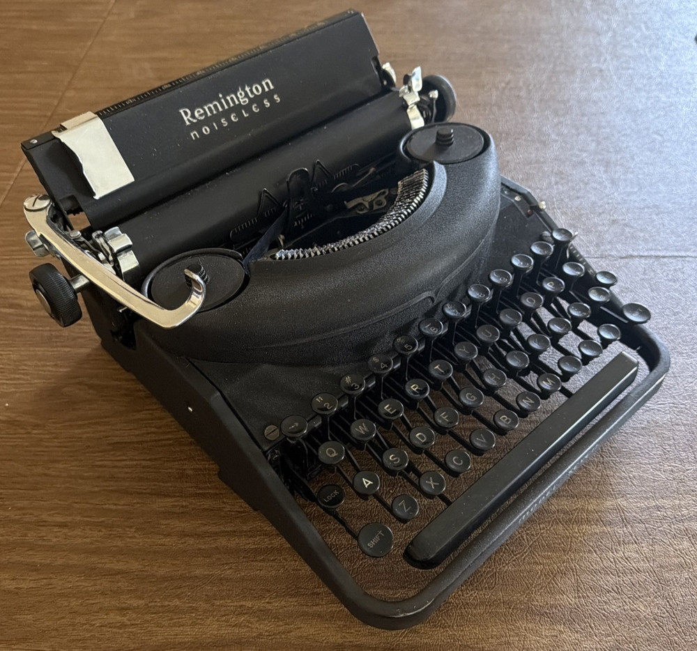 Remington Noiseless Typewriter Model 7 with Case