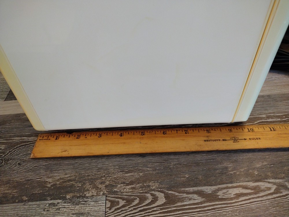 Retro Style 6 Can Mini Fridge Carry Handle AC/Car Cigarette Lighter