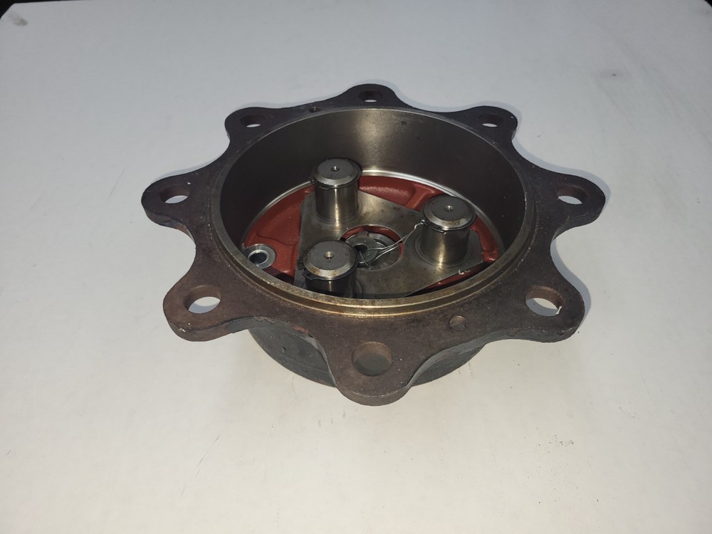 100553A1 Case  Carrier Assy. 570 580