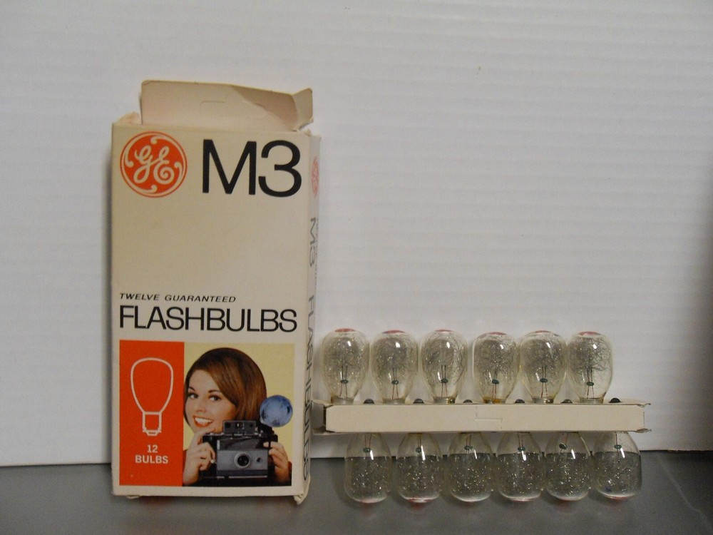 Vintage (12) GE M3 Flashbulbs With Box