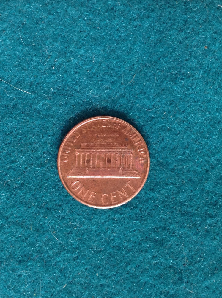 1975 D Lincoln Penny Good Condition.