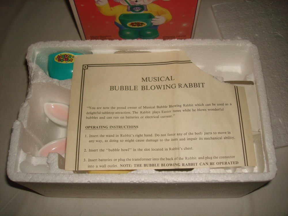 1995 MUSICAL BUBBLE BLOWING RABBIT W/BOX & A.C. ADAPTER MINT