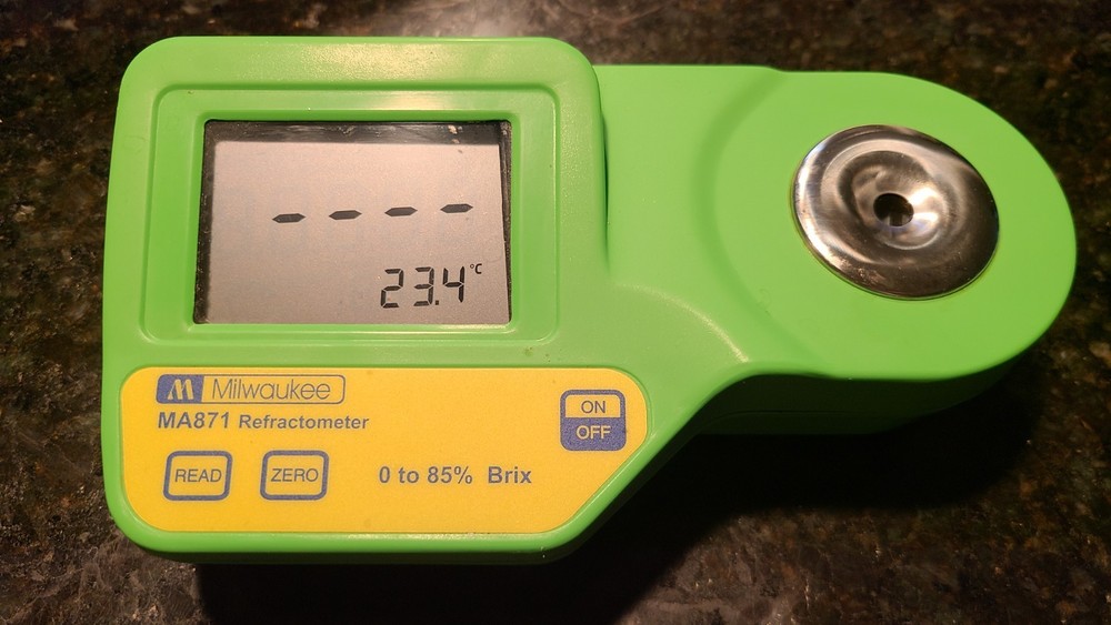 Milwaukee Instruments MA871 Digital Brix refractometer