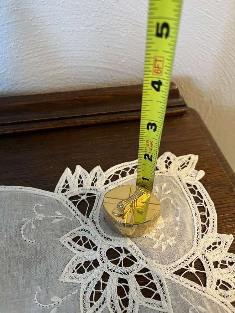Miniature Clock Shaped Like A Present