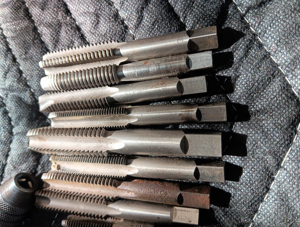 LOT OF 15 ASSORTED PIPE TAPS