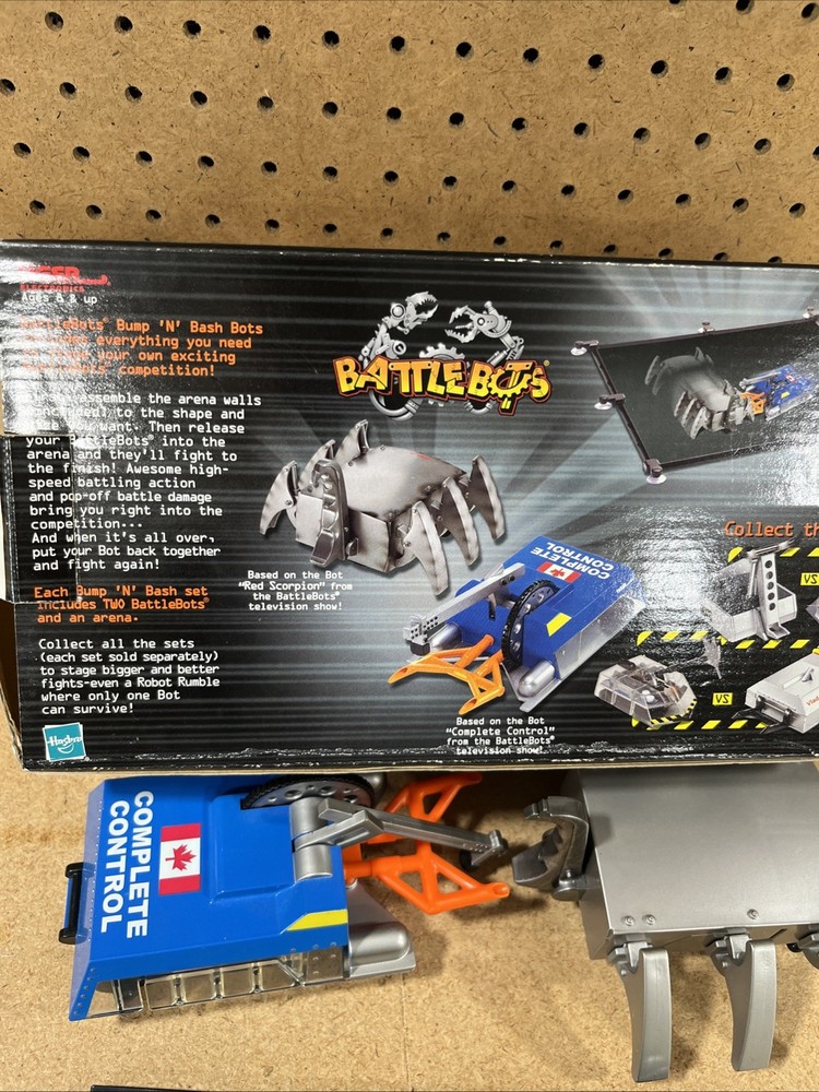 2001 Battle Bots Bump N Bash Bots Red Scorpion & Complete Control Hasbro
