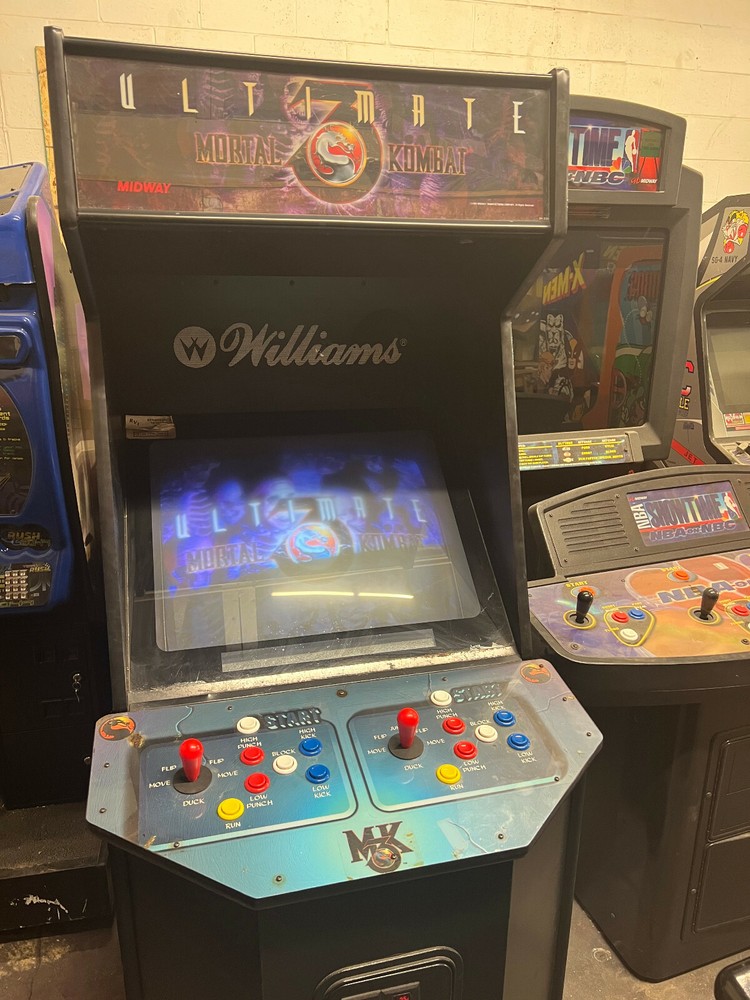 ULTIMATE MORTAL KOMBAT 3 ARCADE MACHINE by MIDWAY 1995 (Excellent Condition)