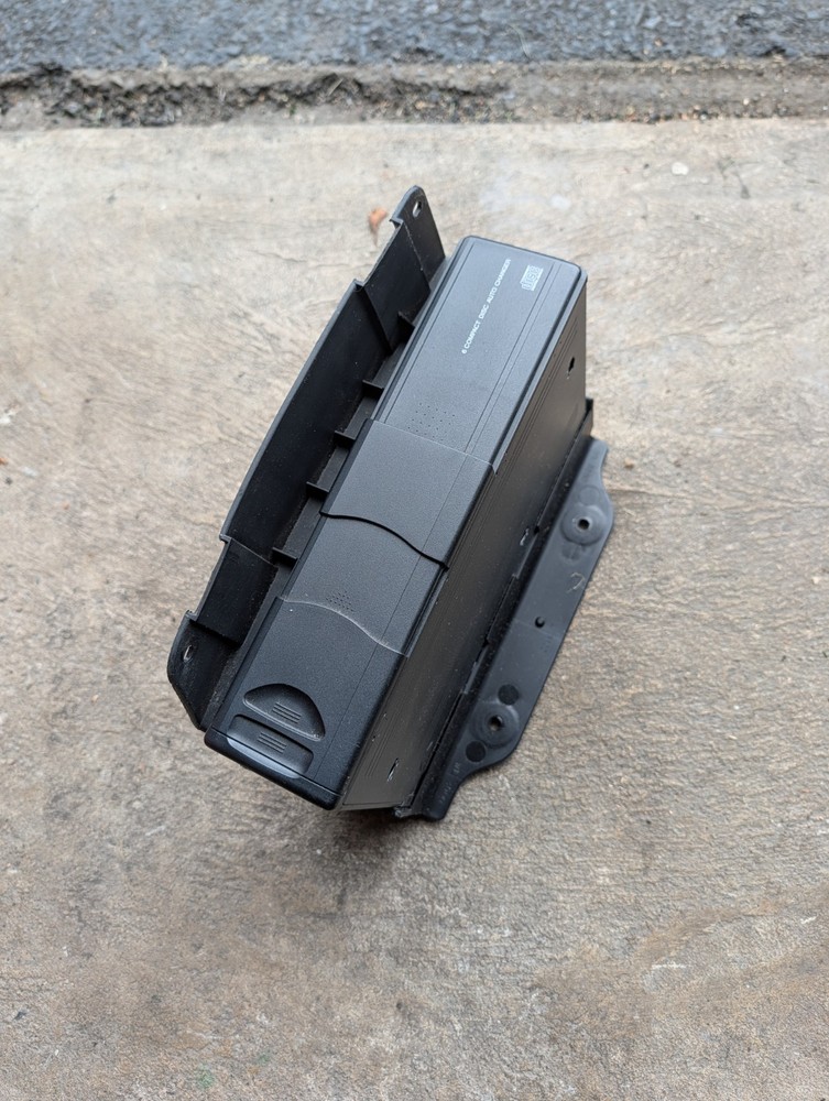 Ford Expedition 1998-2002 CD 6 Disc Changer Car Audio