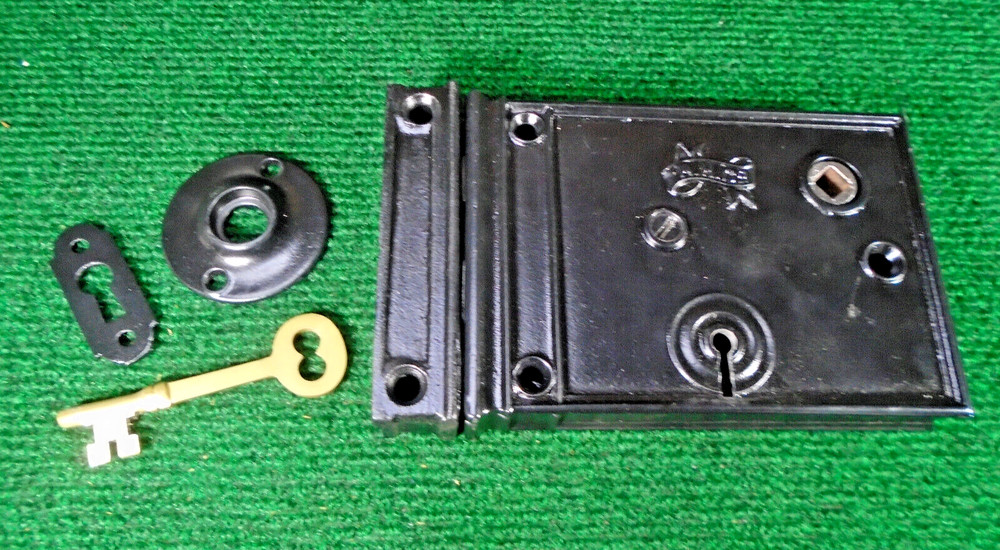 5" VERTICAL RHC RIM LOCK COMPLETE w/ KEY, KEEPER, & KNOBS, ESCUTCHEON (15456)