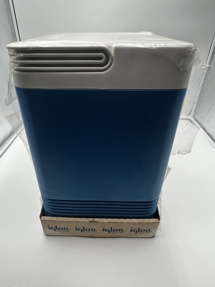 VINTAGE Legend 24 IGLOO Cooler Ice Chest Blue 1988