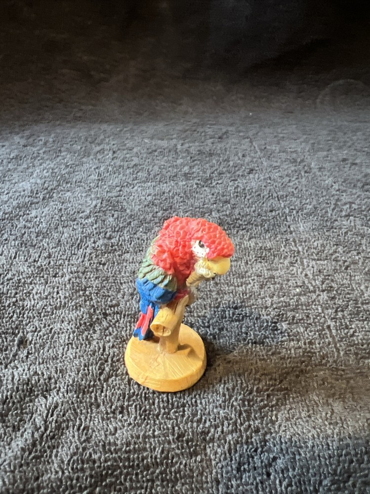 Parrot figurines 2.5 Inch Tall