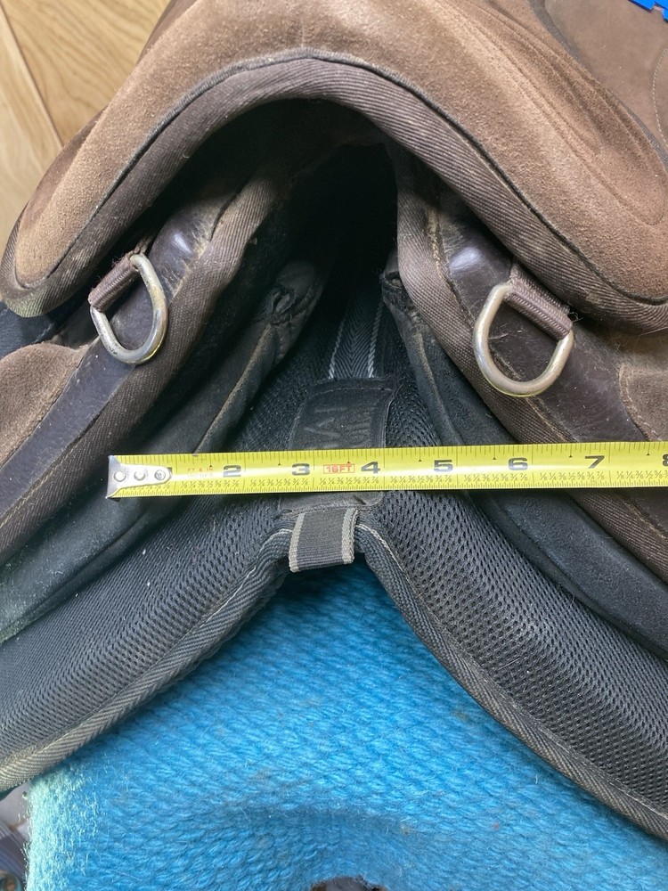 Freeform Treeless English Saddle 18 Inch