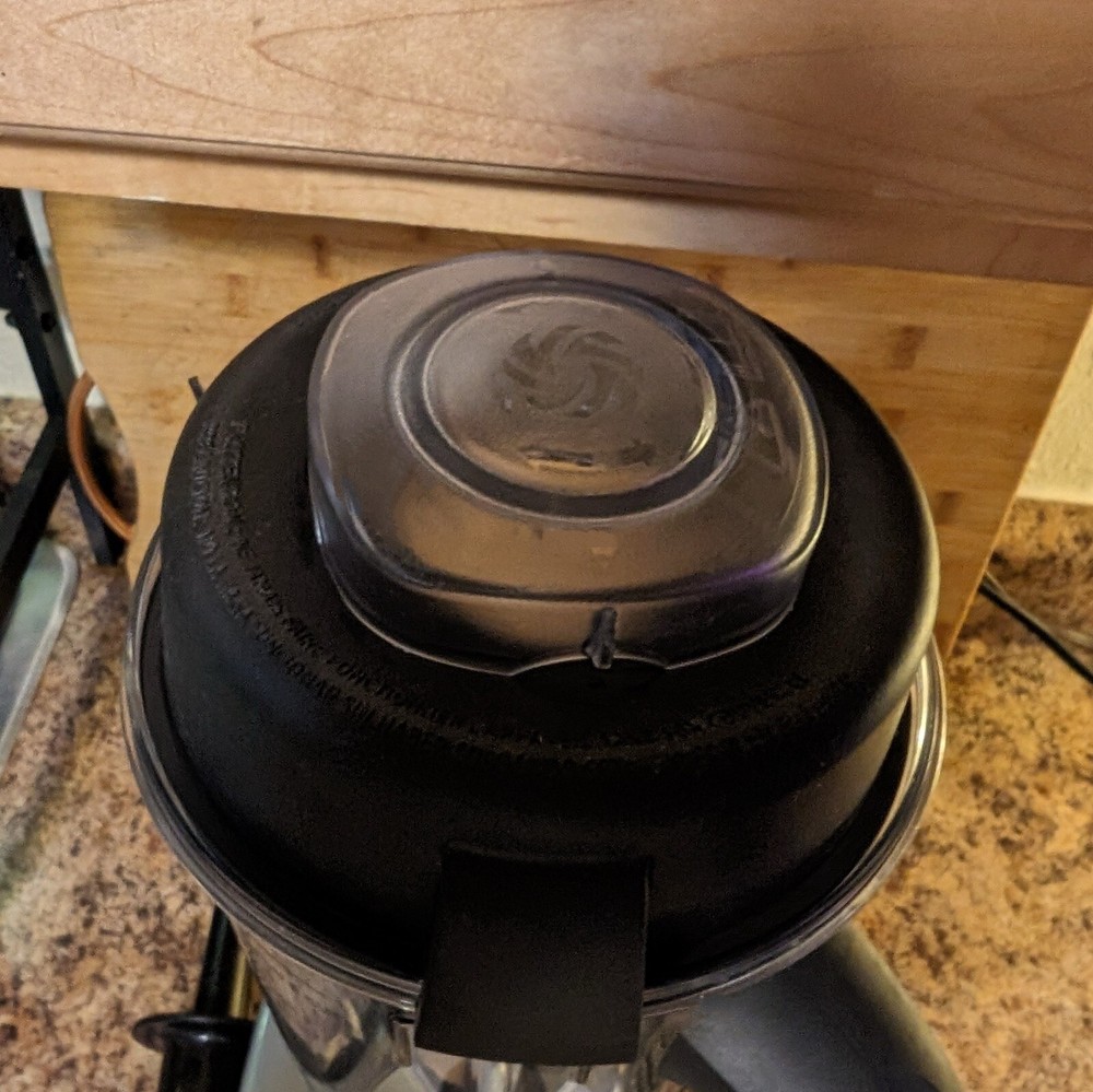 Vitamix Turbo blender 3-speed: Base, 64oz Container Cup, Tamper, Lid & Plug
