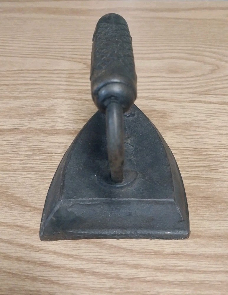 Vintage Cast Iron Sad Iron/Pressing Iron No. 6