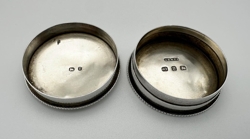 VICTORIAN CIRCULAR PILL BOX STERLING SILVER BIRMINGHAM 1898 SAUNDERS & SHEPHERD