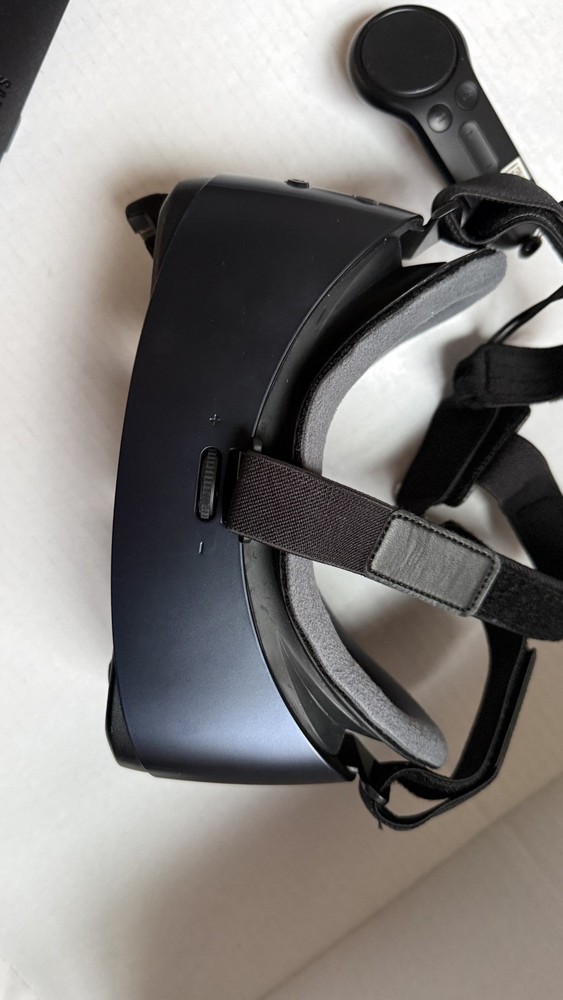 Samsung Gear VR Black Smartphone Virtual Reality Headset with controller