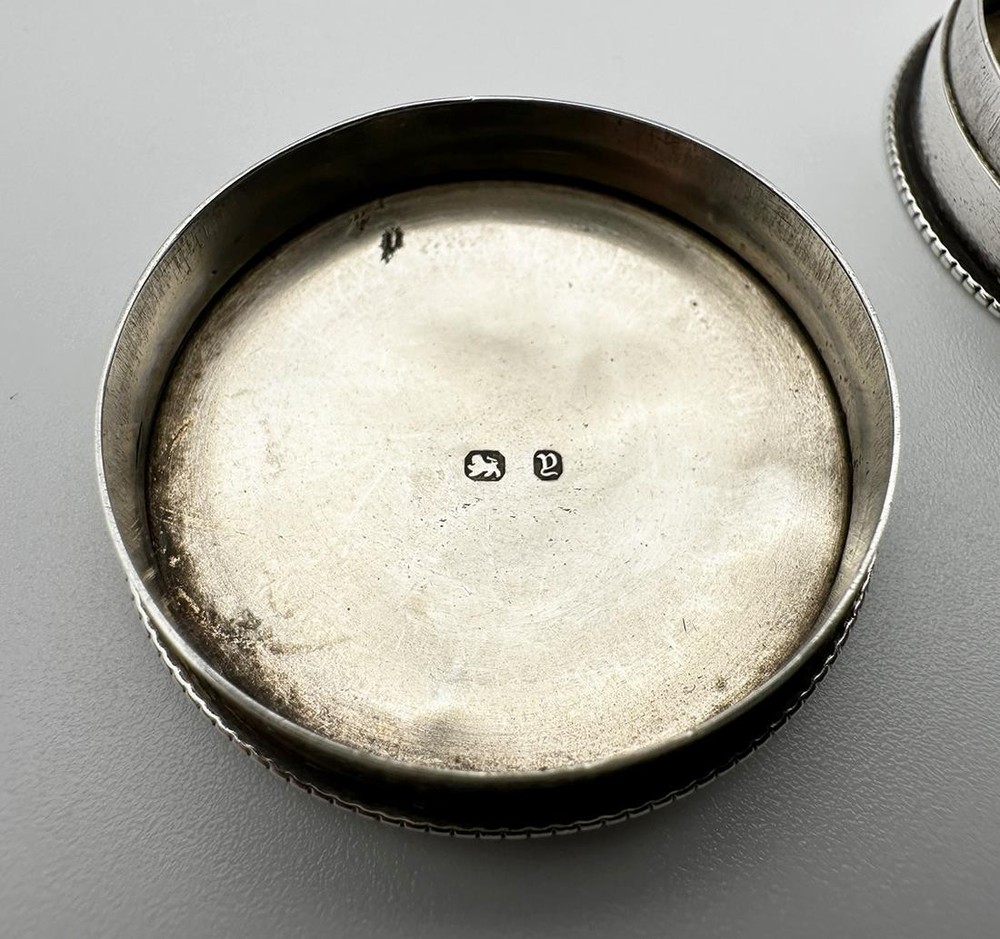 VICTORIAN CIRCULAR PILL BOX STERLING SILVER BIRMINGHAM 1898 SAUNDERS & SHEPHERD
