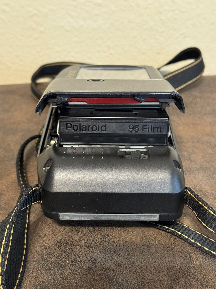 POLAROID VISION AUTO FOCUS SLR INSTANT CAMERA 95 FILM