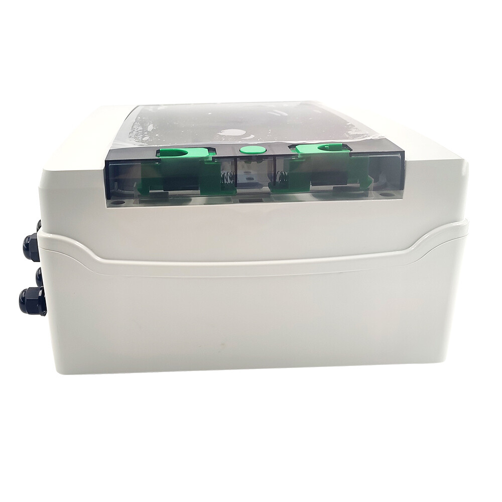 Solar PV Combiner Box Plastic 15A 4strings 550VDC Circuit Breaker Solar Panel