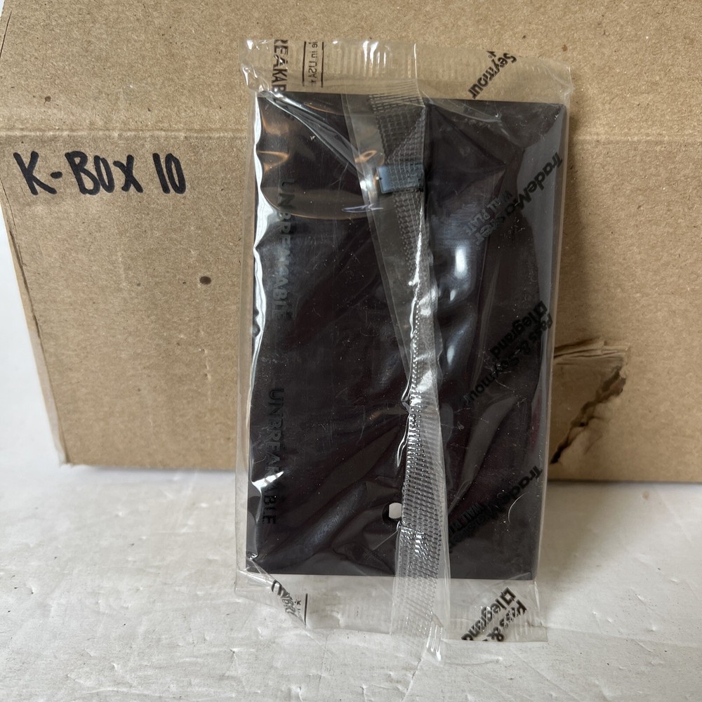 Pass & Seymour TP13 Wall plate Brown