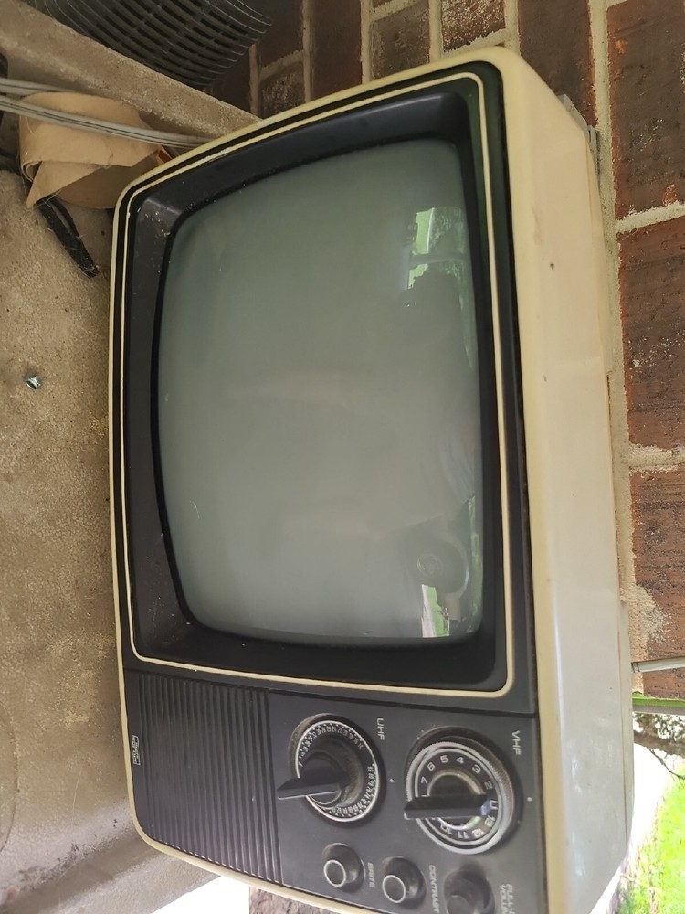 Vintage 1977 Sears Solid State TV