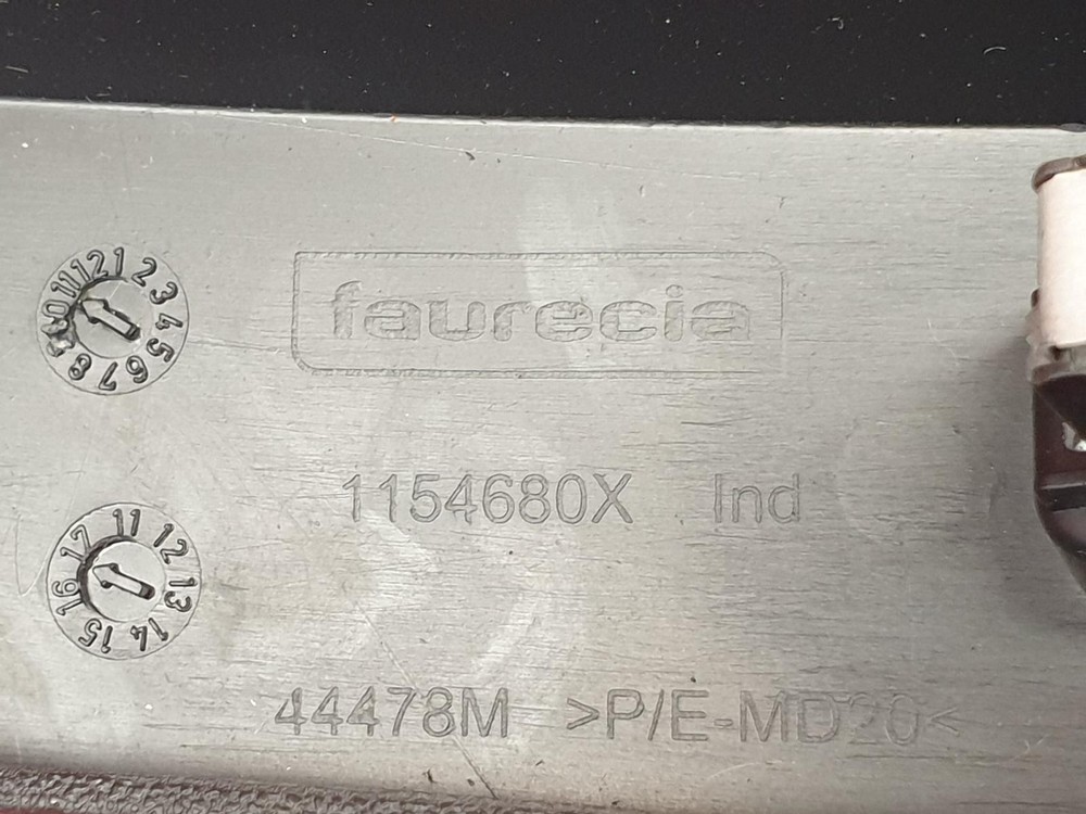 PEUGEOT 2008 GLOVEBOX 2017