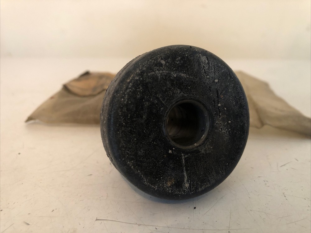 GENUINE MACK INSULATOR 20QL252P7 NEW OEM 25090784