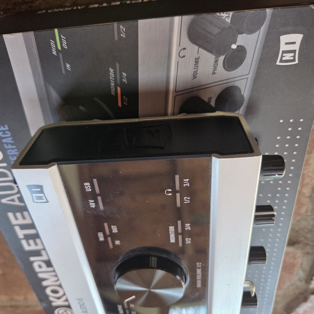 Native Instruments Komplete Audio 6 USB Audio Interface w/ Box Manual Tested
