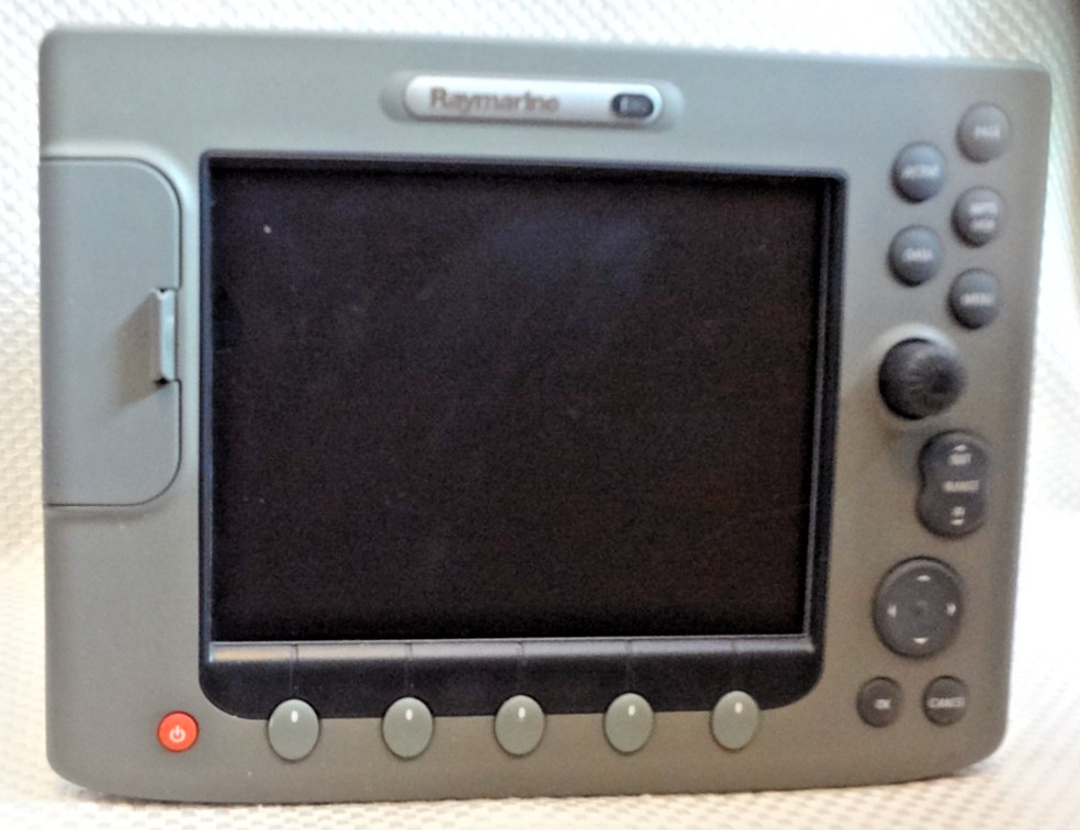 RAYMARINE E80 E02011 MARINE GPS CHART PLOTTER FISHFINDER RADAR MFD DISPLAY UNIT