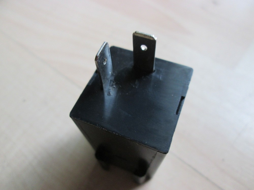 Mack 22136513 Combination Flasher Relay Solid State 12V 25A 2-Prong #R19Y