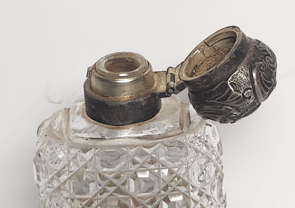 Thomas Ingleton Sterling Silver & Cut Glass Locking Hip Flask C. 1906