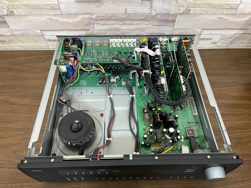 ARCAM AVP-700 A/V Processor Works Great