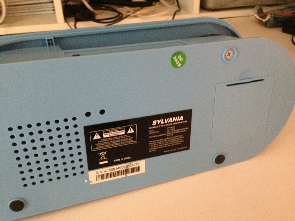 Sylvania Portable Turntable USB Encoding! USB or Battery Powered! STT008USB-BLUE