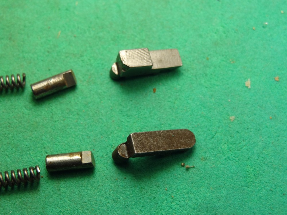 Stevens 820 820A Extractors, Plunger, & Spring