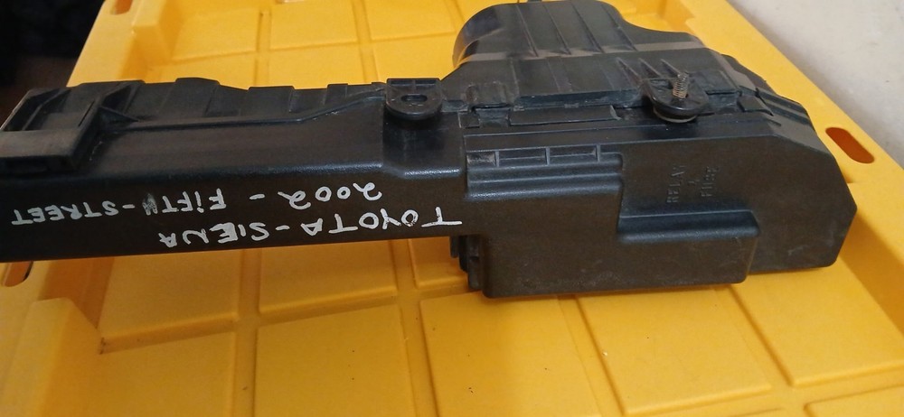 2002 Toyota Sienna Fuse Box