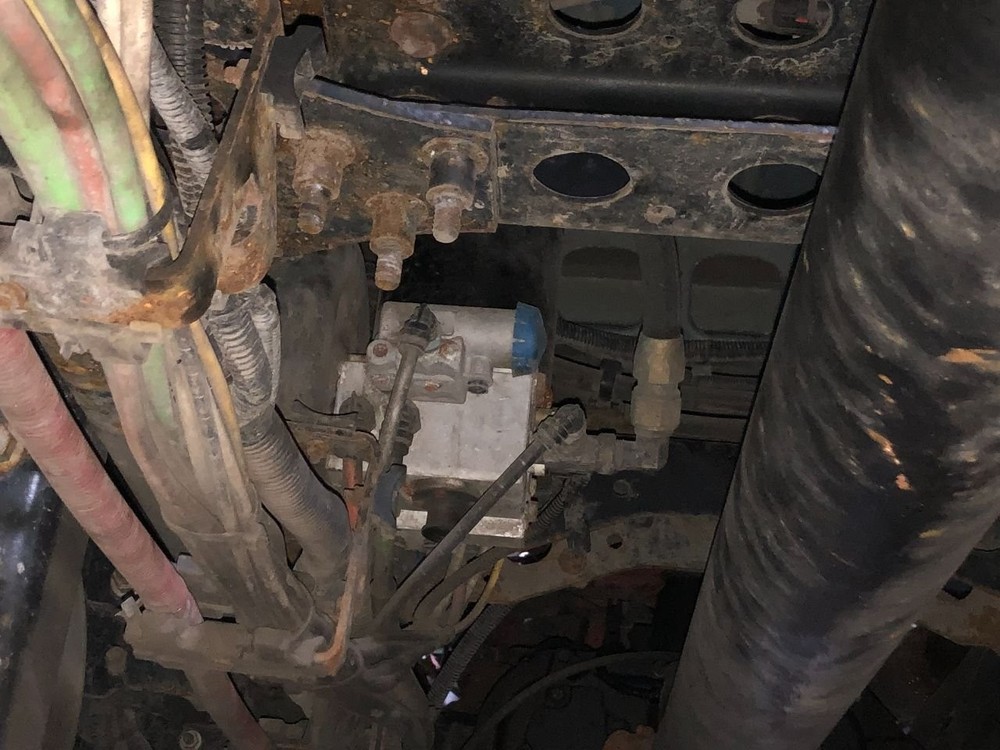 Bendix AD-IS Left/Driver Air Dryer - Used