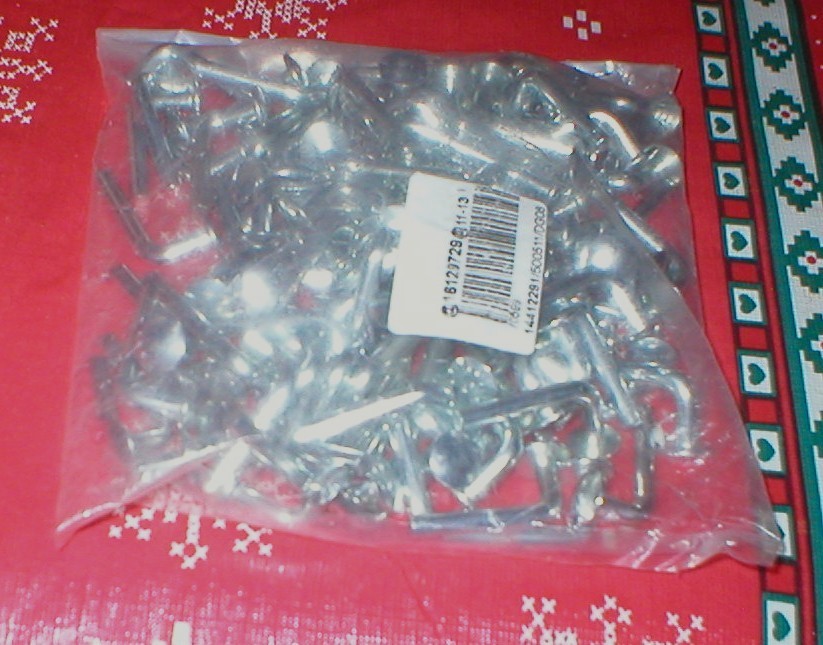 ROUND HEAD HOOKS 1 BAG QUANTITY UNKNOWN SOLD AS IS